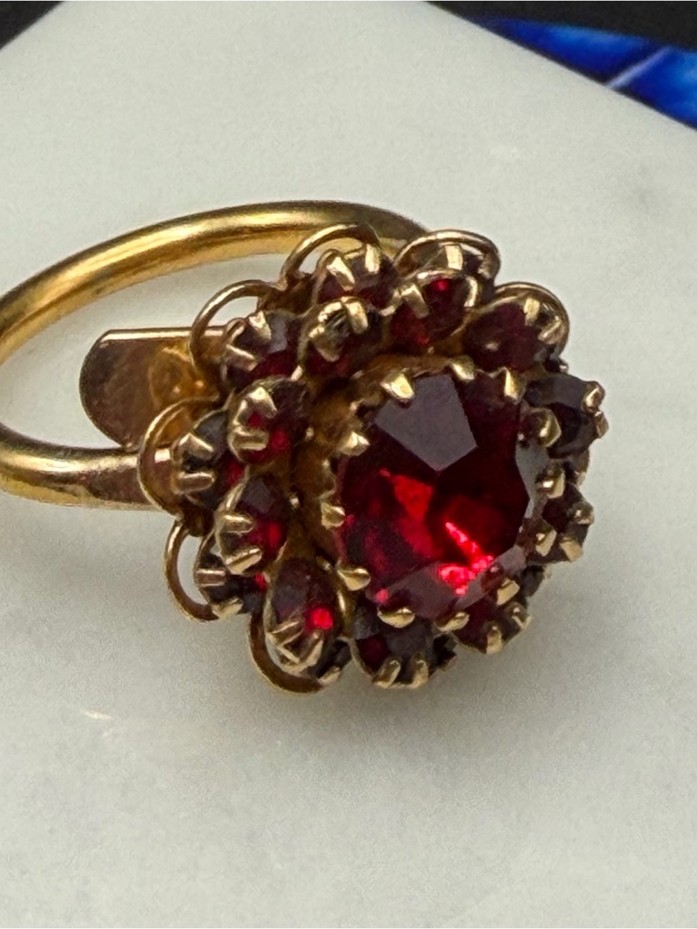 Vintage Sarah Coventry Deep Burgundy adjustable ring #570 Good tone size 5.5